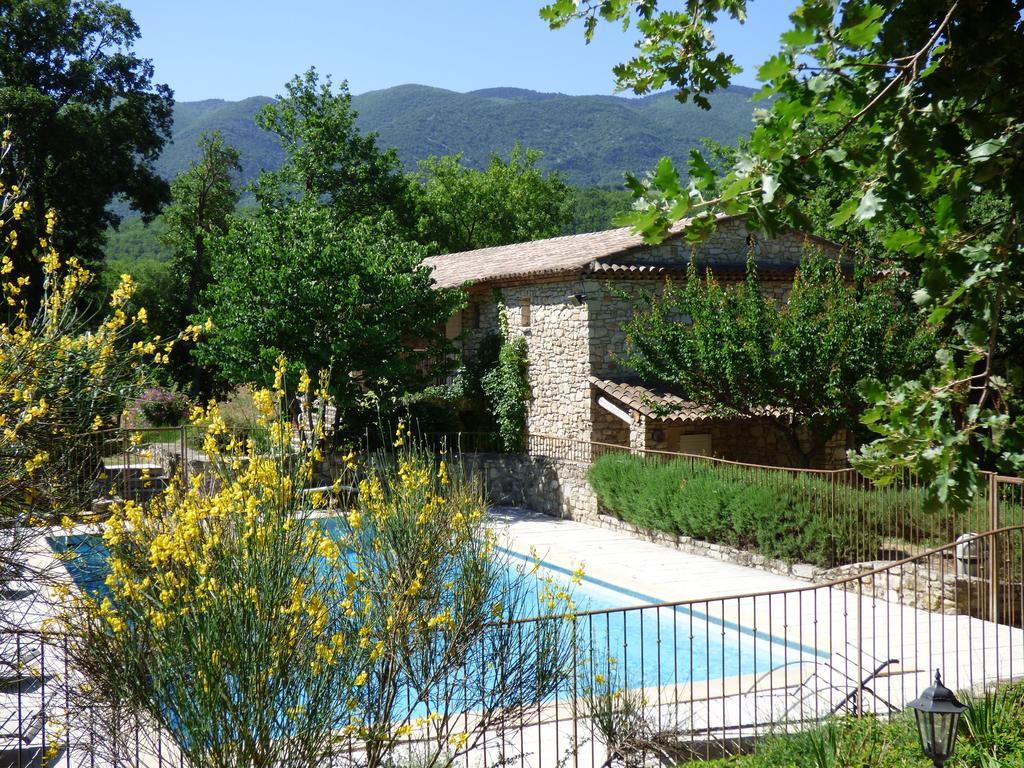 Hotel Lou Caleu Restaurant Le Rocher Des Abeilles Saint-Martin-de-Castillon Exteriör bild