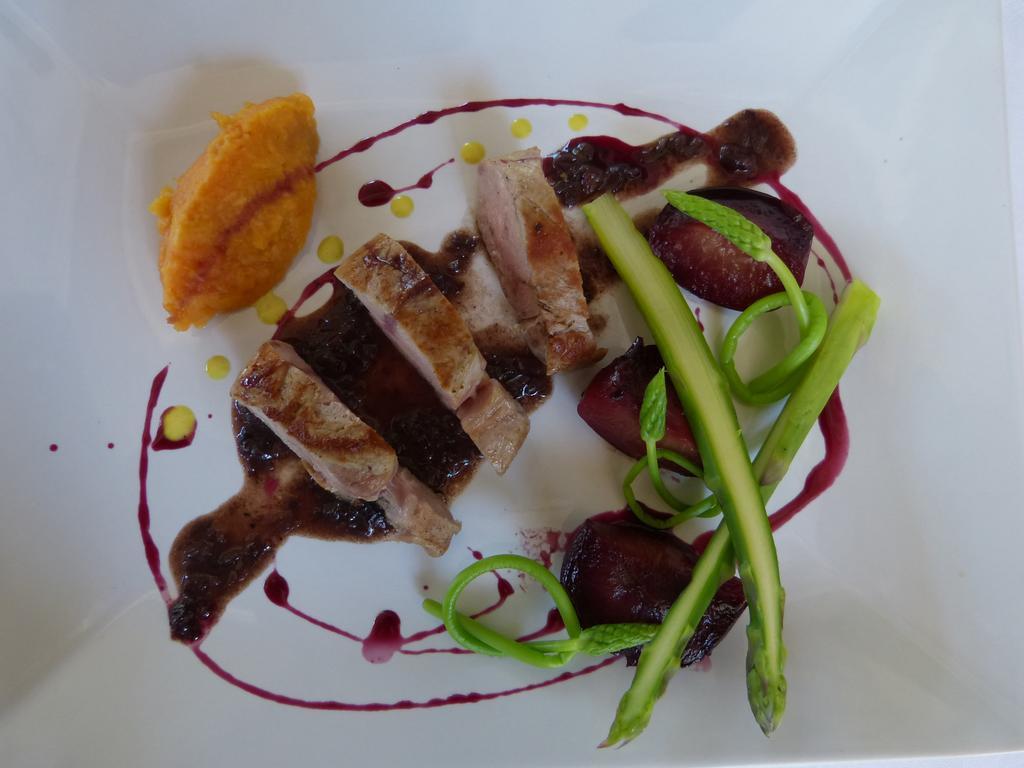 Hotel Lou Caleu Restaurant Le Rocher Des Abeilles Saint-Martin-de-Castillon Exteriör bild