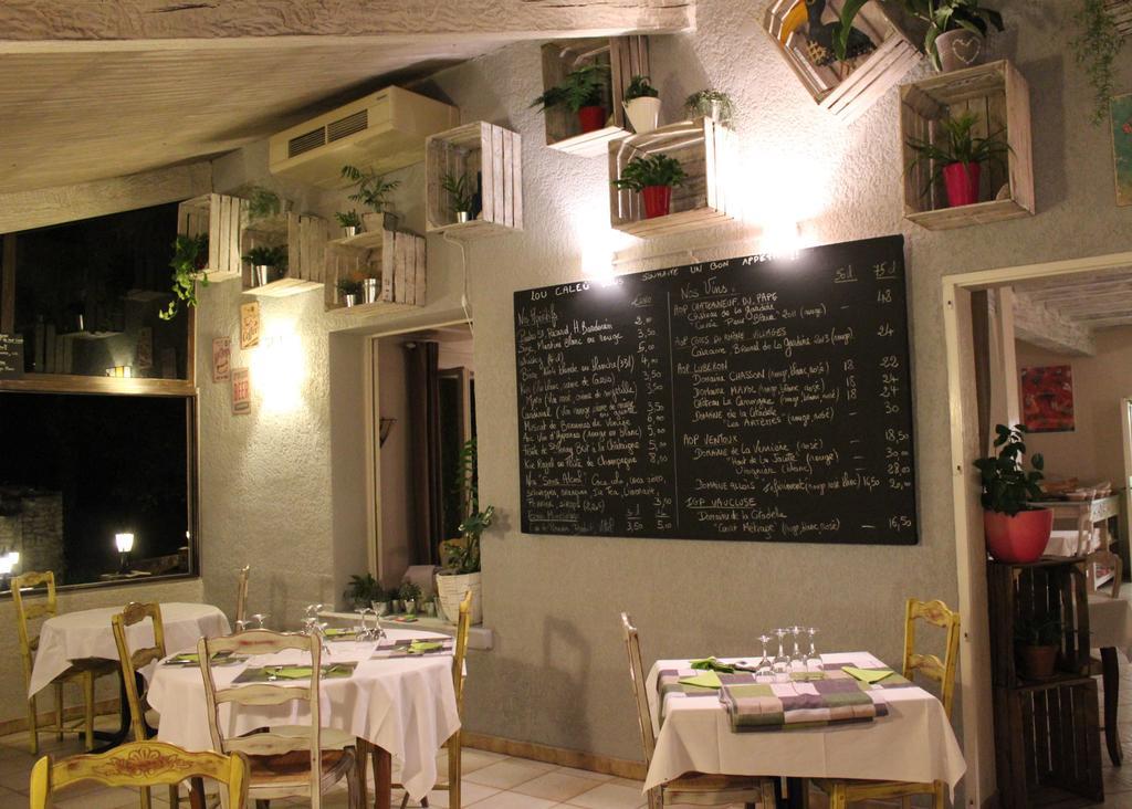Hotel Lou Caleu Restaurant Le Rocher Des Abeilles Saint-Martin-de-Castillon Exteriör bild