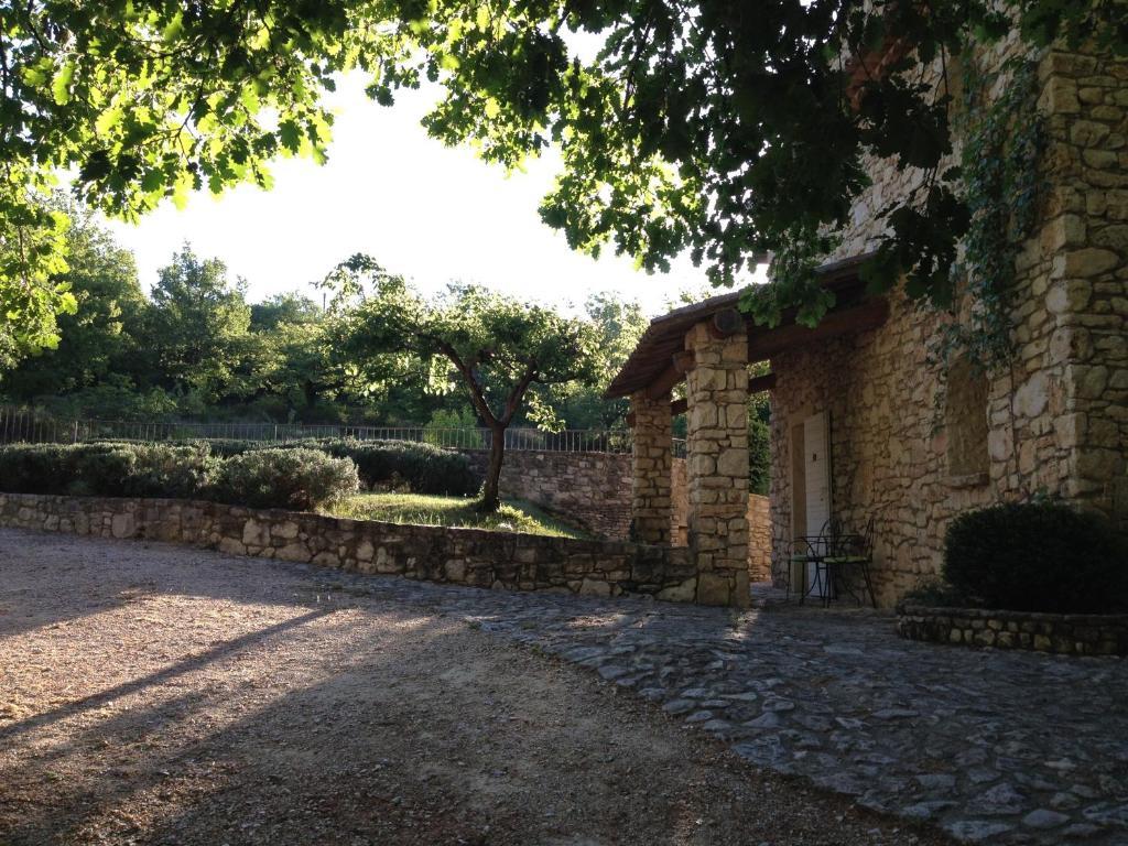 Hotel Lou Caleu Restaurant Le Rocher Des Abeilles Saint-Martin-de-Castillon Exteriör bild